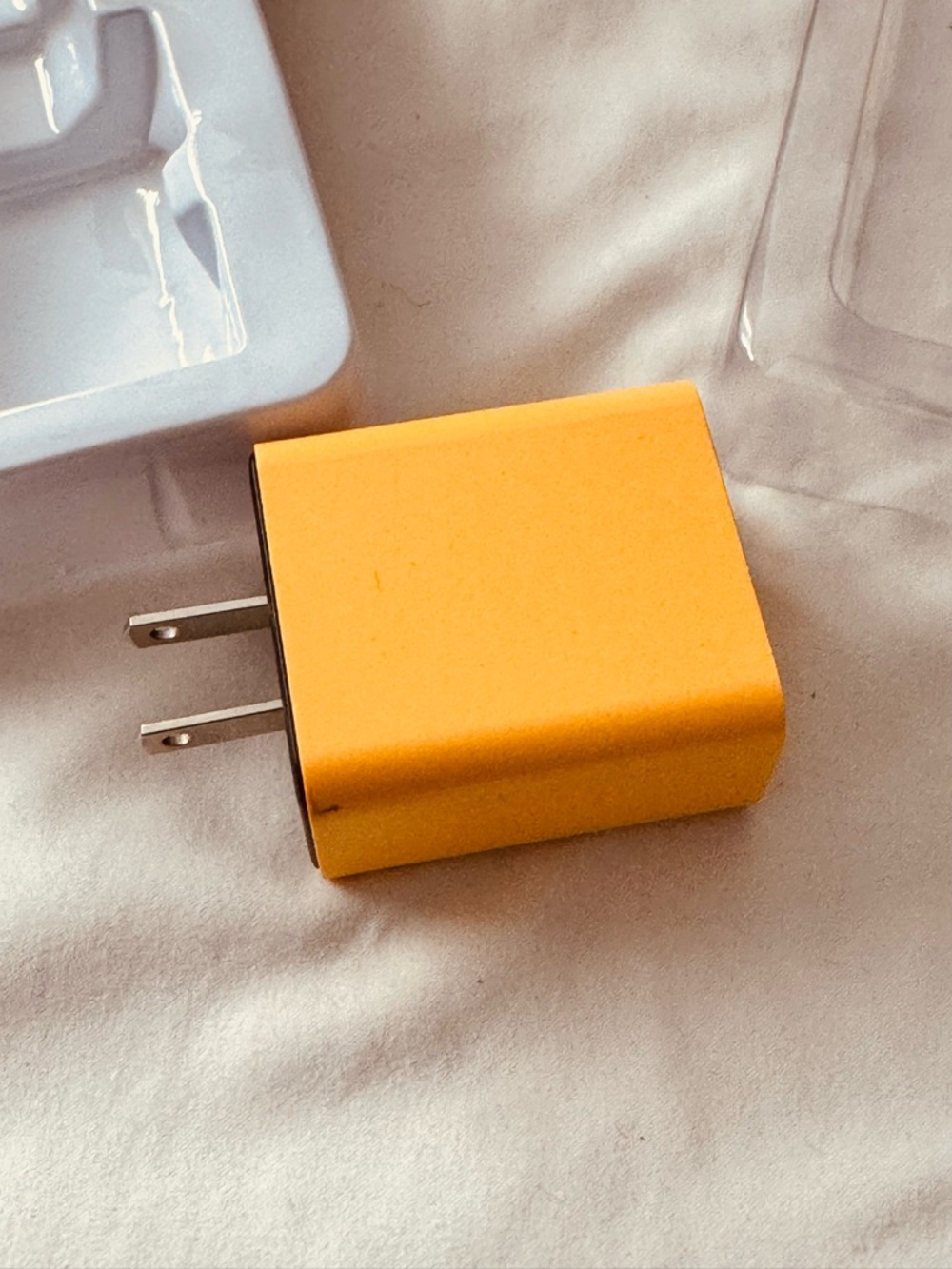 Fast Charging USB C Wall Charger Block Braided Cable 20W PD MultiPort Yellow NIB - Picture 3 of 9